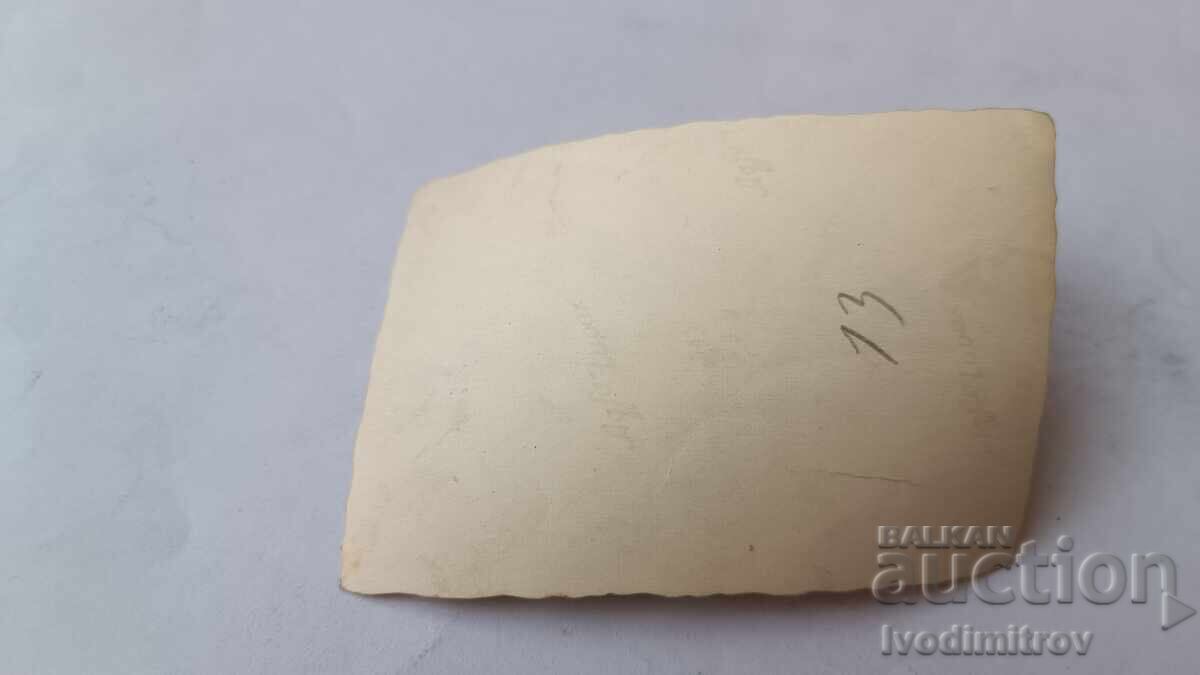 Снимка Момчета и момичета с ретро бански покрай реката с цена € 1.15 | 2.25 лв. Снимка Момчета и момичета с ретро бански покрай реката с цена € 1.15 | 2.25 лв.