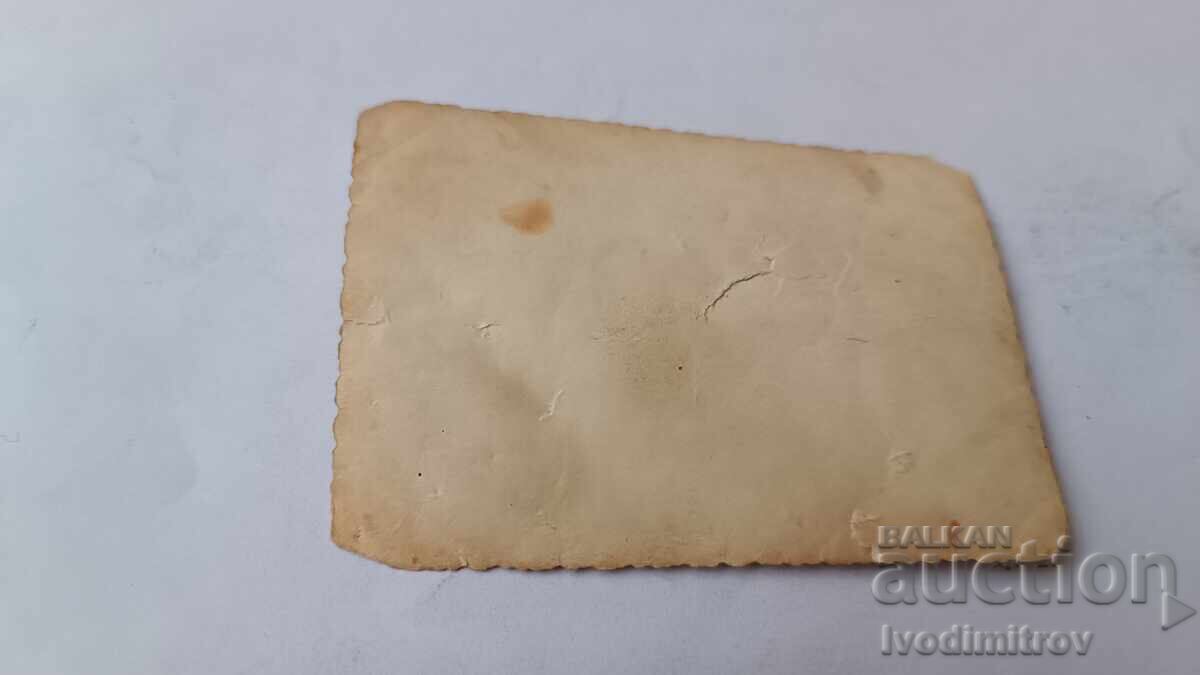 Снимка Мъже жена момчета и момичета пред ретро камион с цена € 2.45 | 4.79 лв. Снимка Мъже жена момчета и момичета пред ретро камион с цена € 2.45 | 4.79 лв.