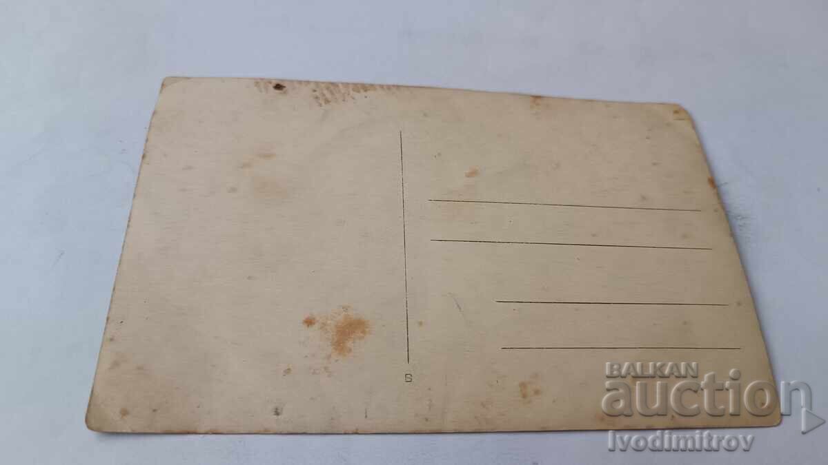 Снимка Мъж и младо момиче с коне на железен мост над река с цена € 1.36 | 2.66 лв. Снимка Мъж и младо момиче с коне на железен мост над река с цена € 1.36 | 2.66 лв.