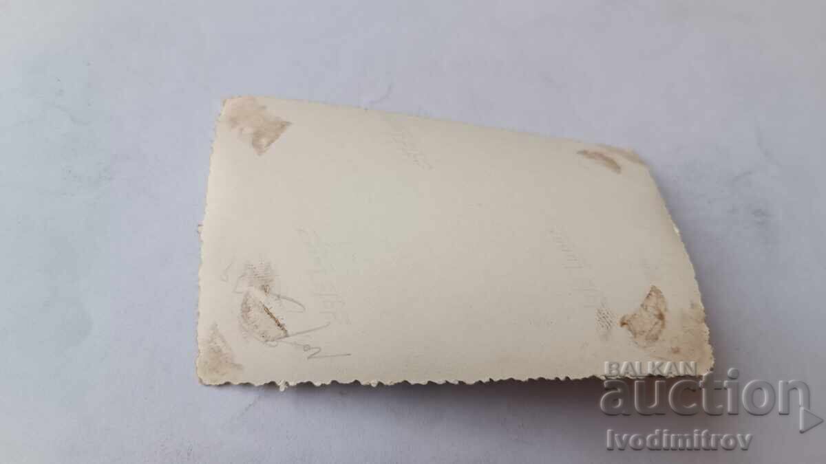 Снимка София Мъж две момчета и две момичета на улицата с цена € 1.22 | 2.39 лв. Снимка София Мъж две момчета и две момичета на улицата с цена € 1.22 | 2.39 лв.