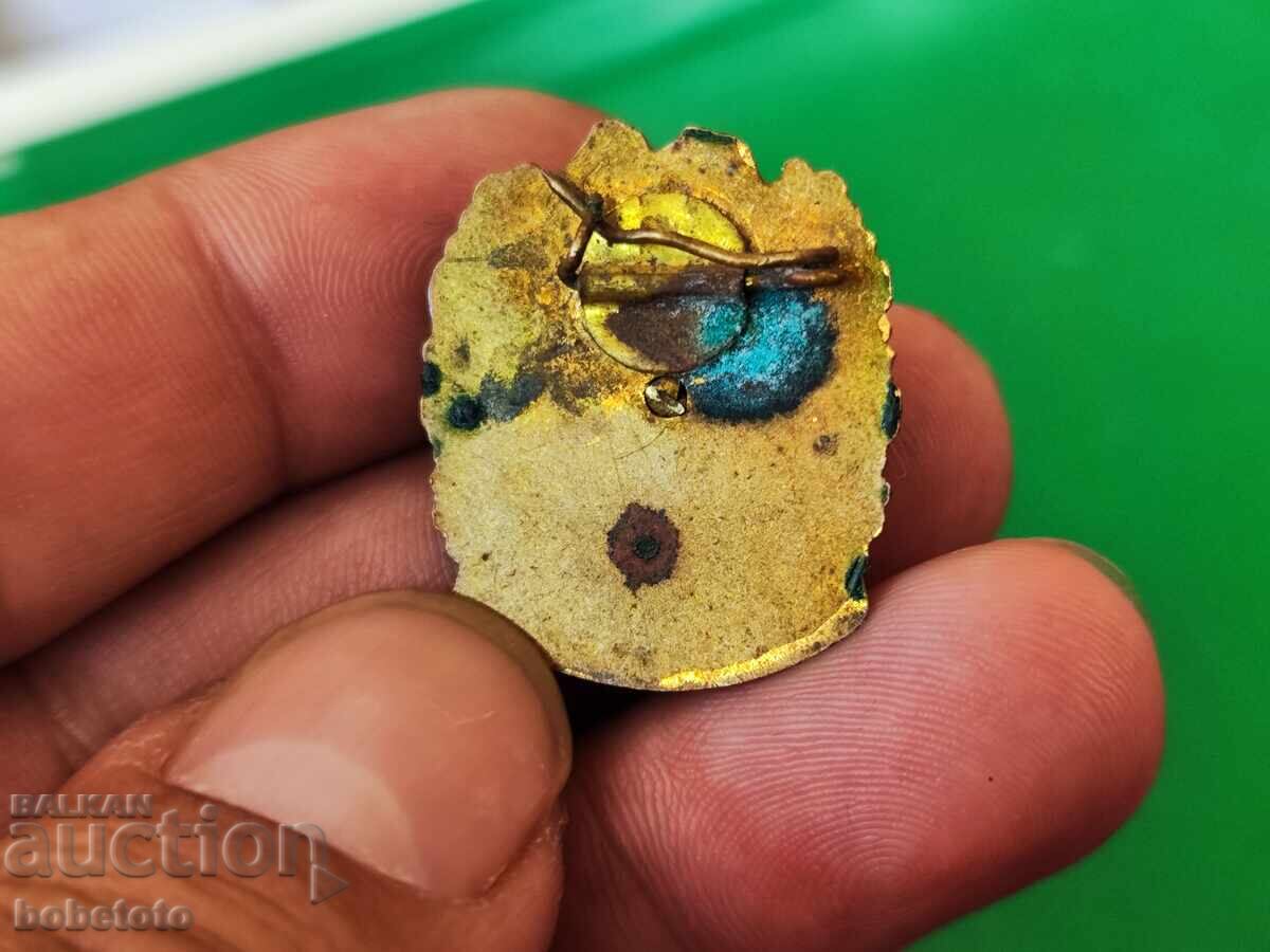 Παράδοση Παλαιό σήμα με σμάλτο Κατακτητής της πλατείας Πρώτοι