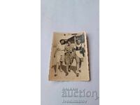 Снимка София Три млади момичета на разходка 1941