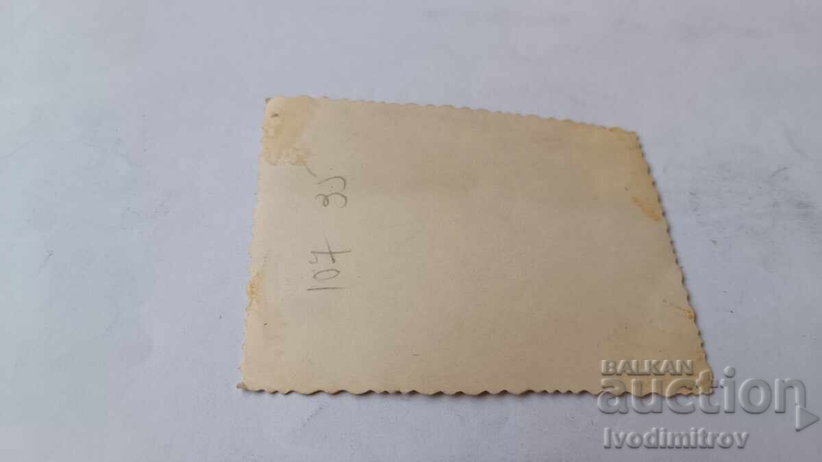 Снимка София Мъж и млада жена на разходка с цена € 0.97 | 1.90 лв. Снимка София Мъж и млада жена на разходка с цена € 0.97 | 1.90 лв.