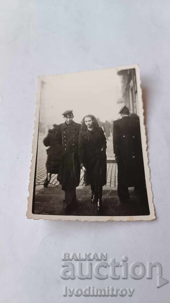 Снимка София Младеж и младо момиче на разходка 1939 Снимка София Младеж и младо момиче на разходка 1939