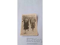 Снимка София Две млади момичета на разходка