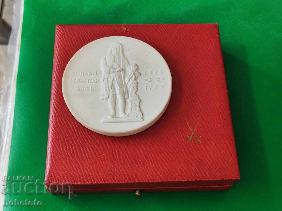 Plachetă de porțelan cu Johann Bach de Meissen cu preț € 15.00 | 29.34 BGN Plachetă de porțelan cu Johann Bach de Meissen cu preț € 15.00 | 29.34 BGN