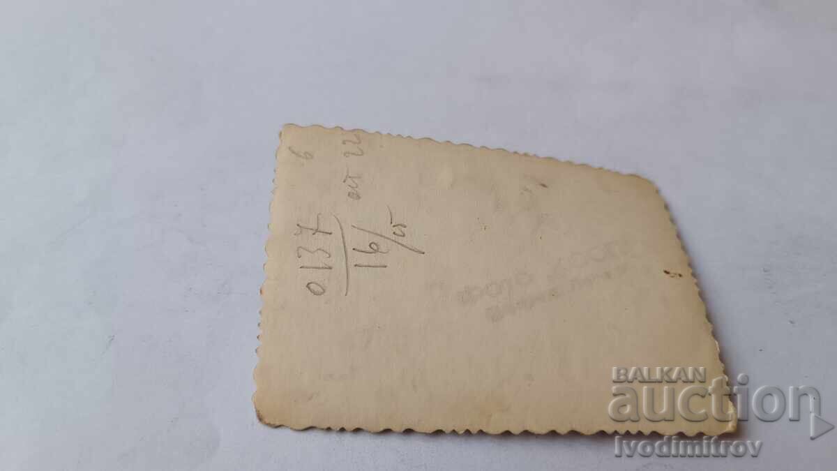 Снимка София Две момичета и възрастна жена на пл. Св. Неделя с цена € 0.97 | 1.90 лв. Снимка София Две момичета и възрастна жена на пл. Св. Неделя с цена € 0.97 | 1.90 лв.