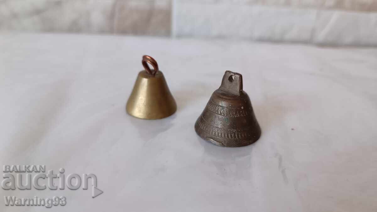 Licitație Două clopote vechi de alamă din epoca socialistă