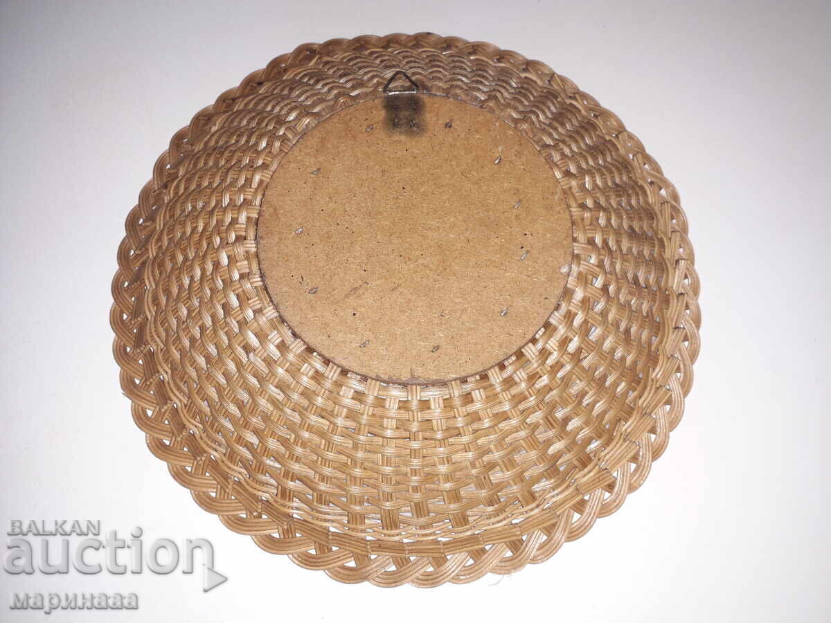 FARFURIE CU ÎMPLETITURĂ. PORȚELAN. GERMANIA cu preț € 4.50 | 8.80 BGN