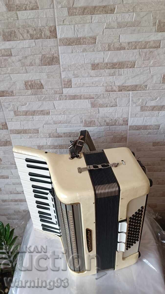 Доставка на Акордеон - Weltmeister - 60 баса - Made in GDR Доставка на Акордеон - Weltmeister - 60 баса - Made in GDR