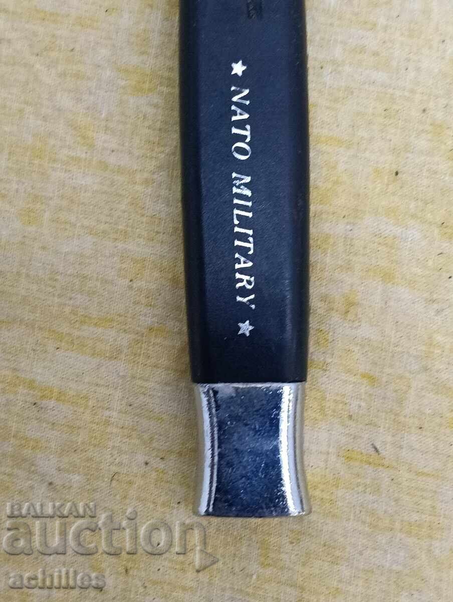 Cuțit automat defect cu preț € 0.01 | 0.02 BGN