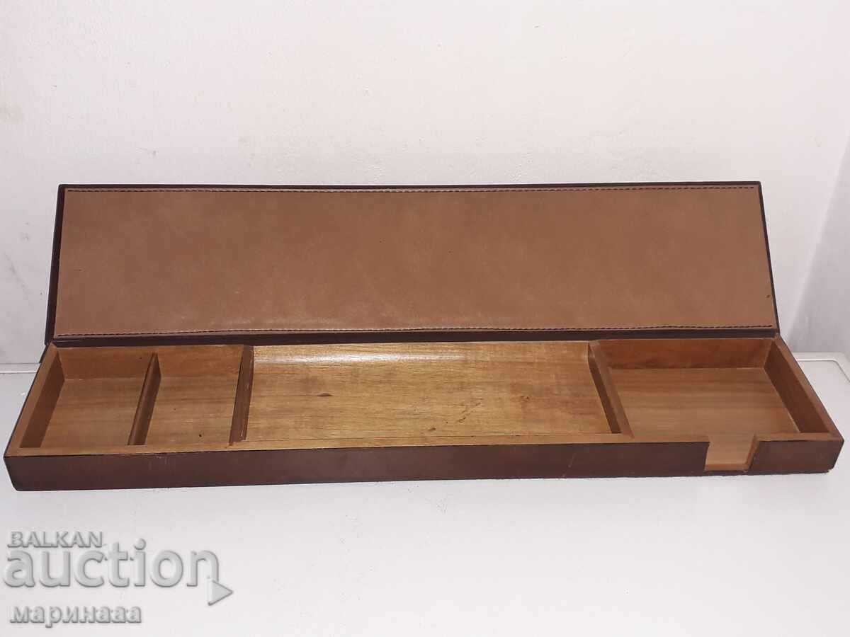 ВИНТИДЖ ОРГАНАЙЗЕР ЗА БЮРО. КОЖА, ДЪРВО с цена € 5.00 | 9.78 лв. ВИНТИДЖ ОРГАНАЙЗЕР ЗА БЮРО. КОЖА, ДЪРВО с цена € 5.00 | 9.78 лв.