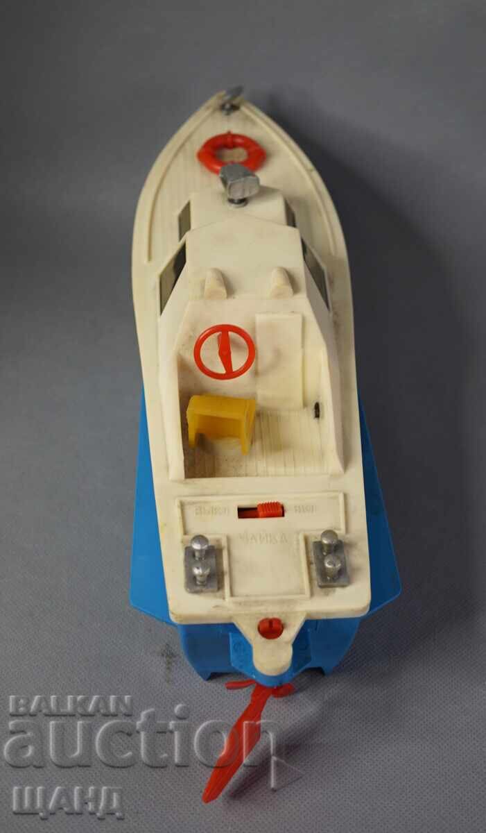Livrarea Jucărie de plastic veche rusească model barcă cu motor Livrarea Jucărie de plastic veche rusească model barcă cu motor