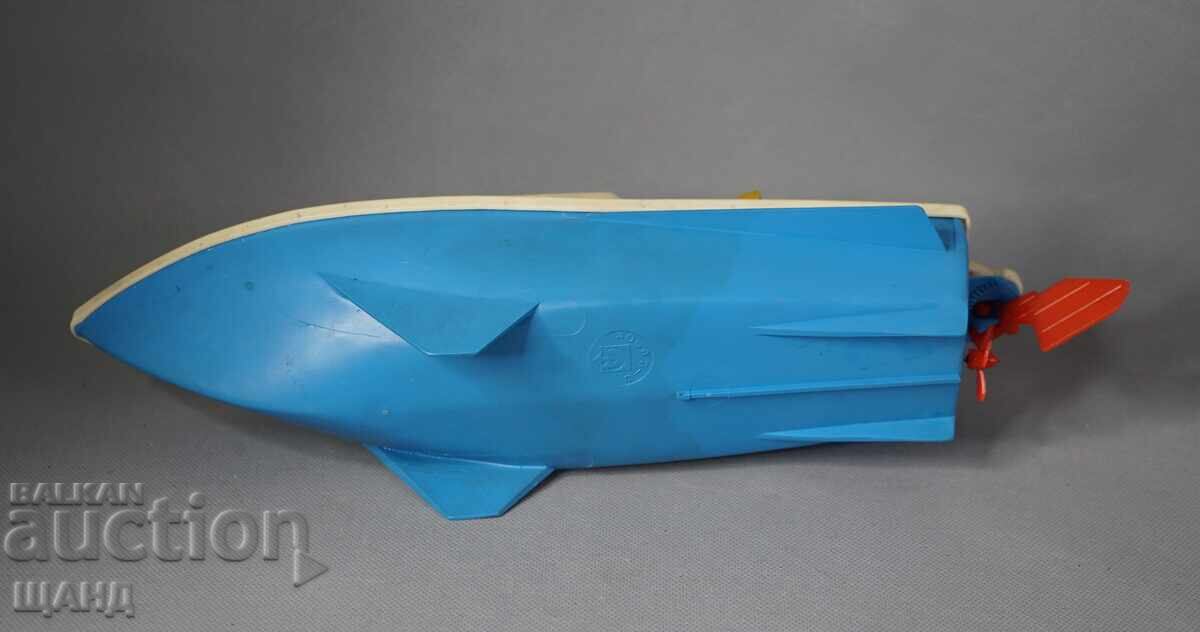 Jucărie de plastic veche rusească model barcă cu motor - 6 Jucărie de plastic veche rusească model barcă cu motor - 6