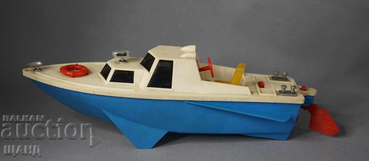 Jucărie de plastic veche rusească model barcă cu motor Jucărie de plastic veche rusească model barcă cu motor