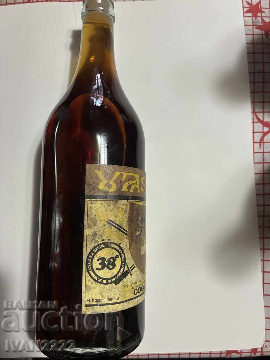 Πωλείται παλιό μπουκάλι κονιάκ με τιμή € 10.00 | 19.56 BGN