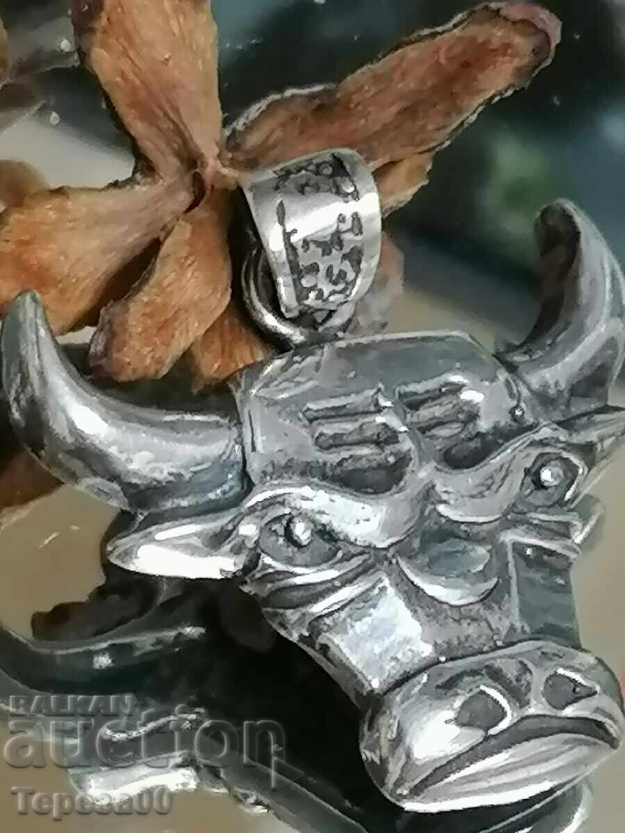 Δημοπρασία Ογκώδες ασημένιο μενταγιόν Δημοπρασία Ογκώδες ασημένιο μενταγιόν