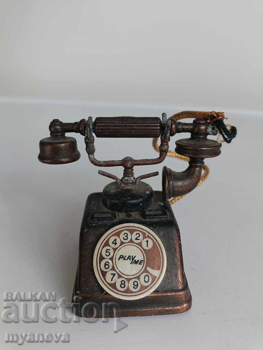 Vintage телефони , колекционерски миниатюрни фигурки. с цена € 25.00 | 48.90 лв.
