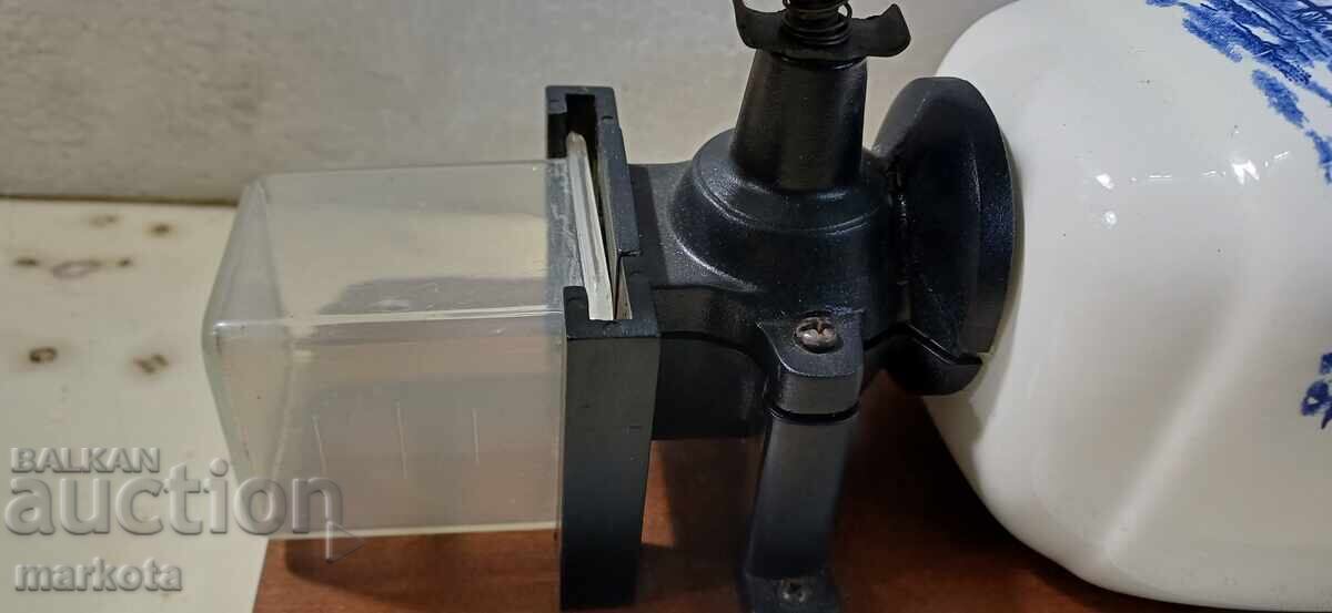 Доставка на Стара холандска мелница за кафе