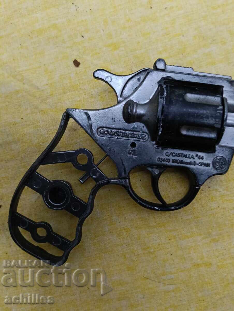 Delivery of Spanish pistol with a cap