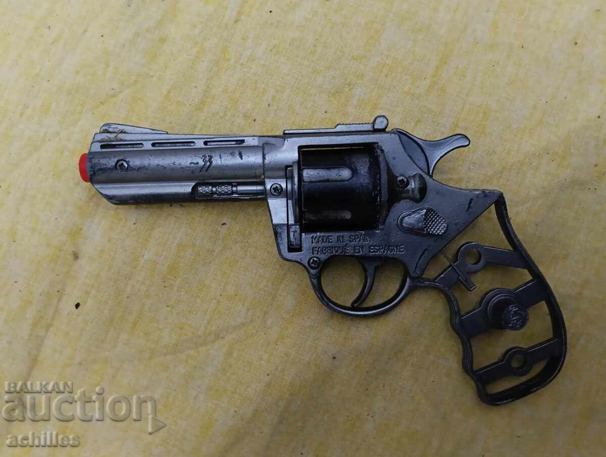 Pistol spaniol cu capse