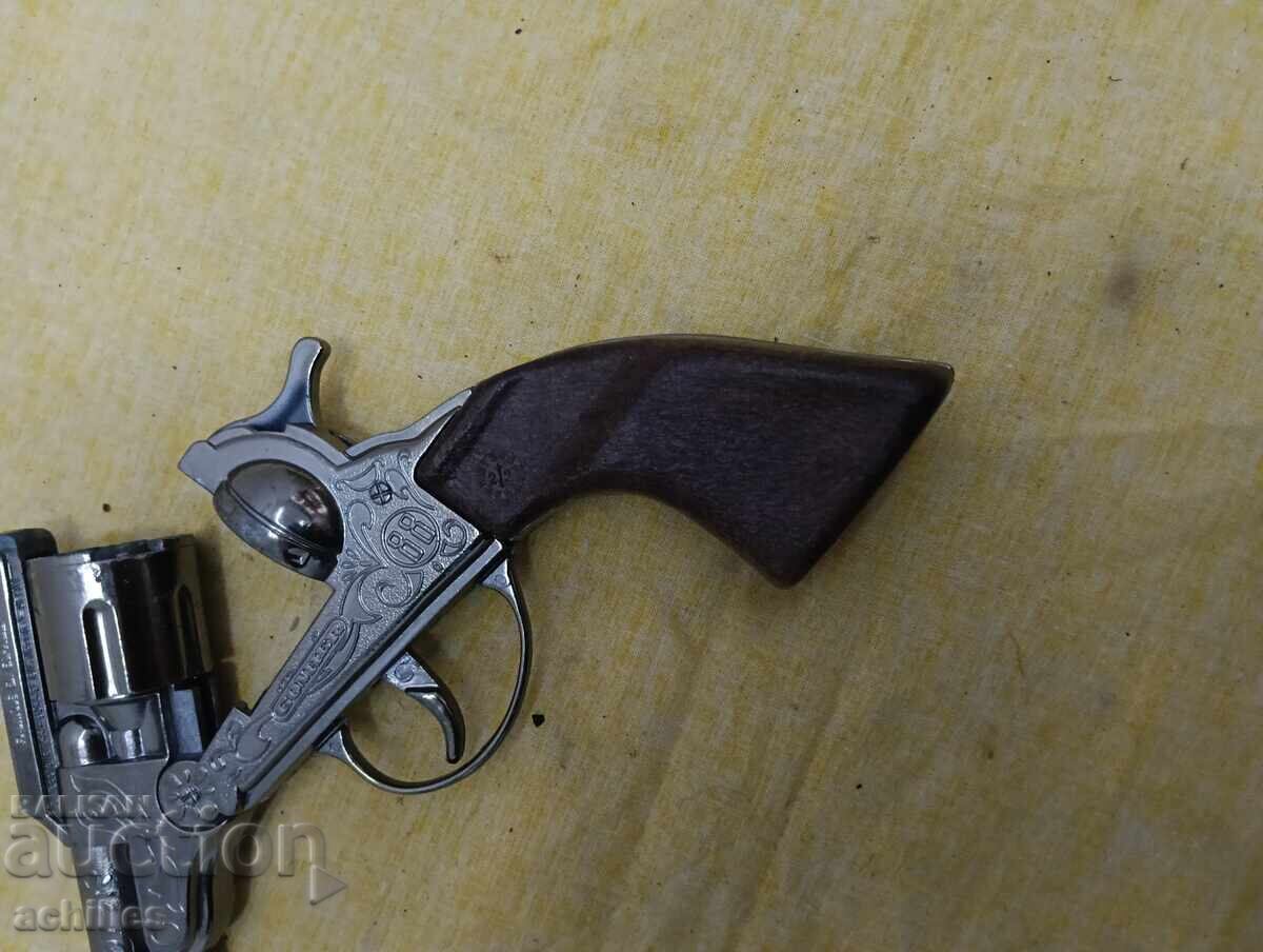 Delivery of Spanish pistol with a cap