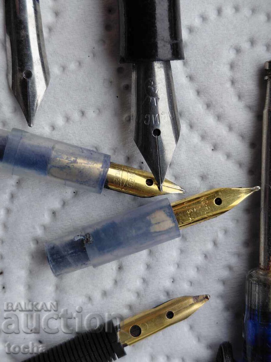 Stilouri vechi, piese și penițe, lot. BZȚ cu preț € 0.01 | 0.02 BGN Stilouri vechi, piese și penițe, lot. BZȚ cu preț € 0.01 | 0.02 BGN