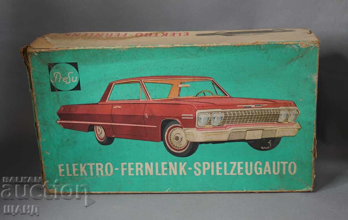 Cutie veche de carton de la o jucărie germană model mașină