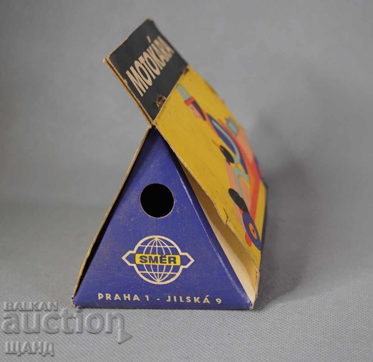 Livrarea SMER Cutie veche de carton pentru o jucărie kart cehă