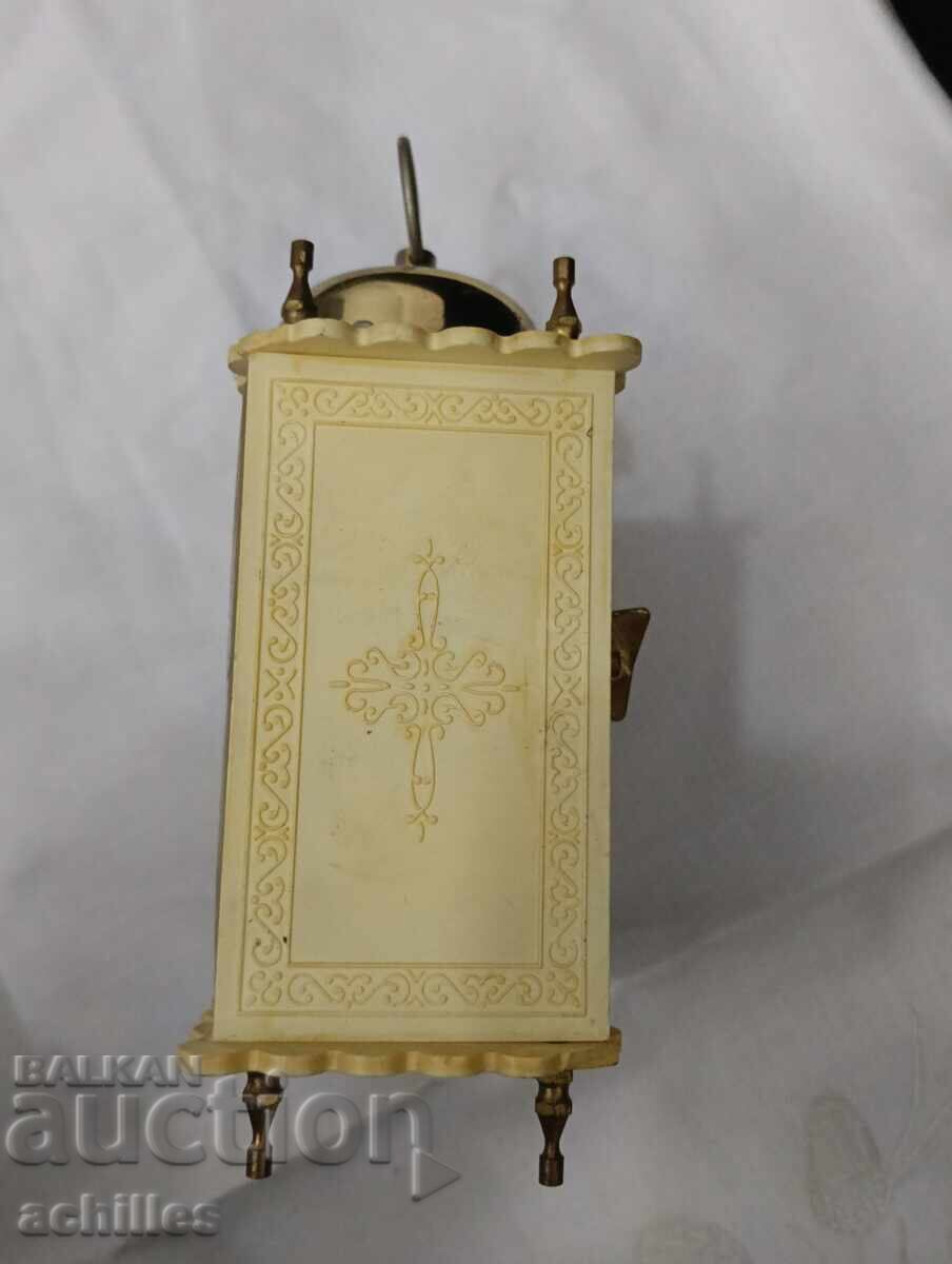 Ceas deșteptător nefuncțional cu preț € 3.00 | 5.87 BGN Ceas deșteptător nefuncțional cu preț € 3.00 | 5.87 BGN