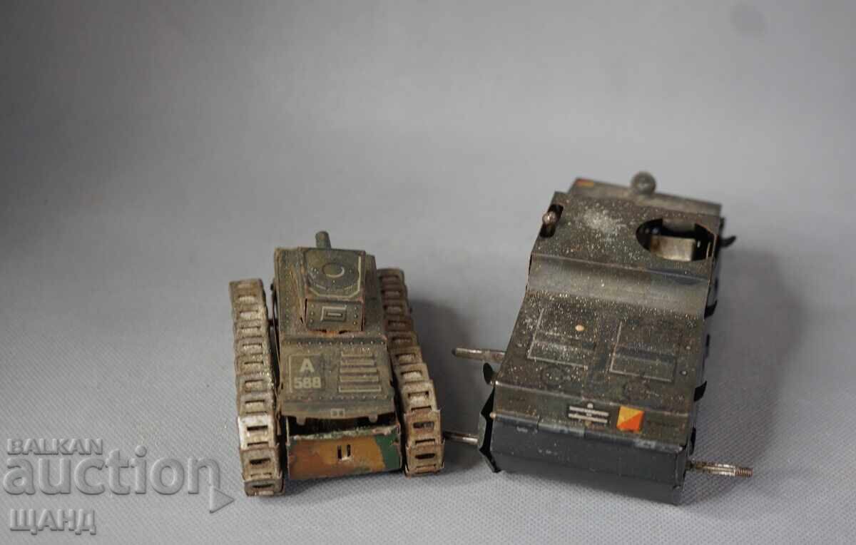 Аукцион 2 Стара Немска играчка метална механична модел танк