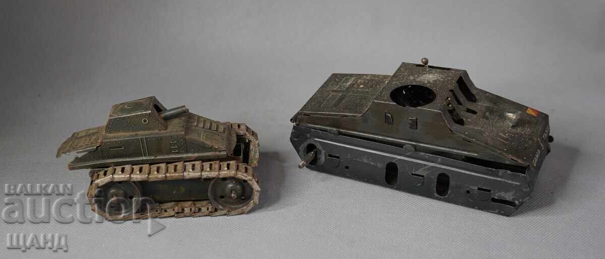 2 Стара Немска играчка метална механична модел танк