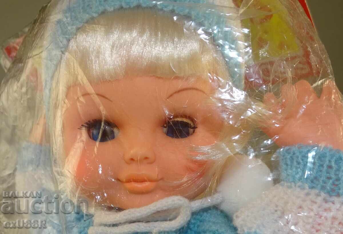 Западна Германия играчка кукла бебе запечатана с цена € 15.00 | 29.34 лв.