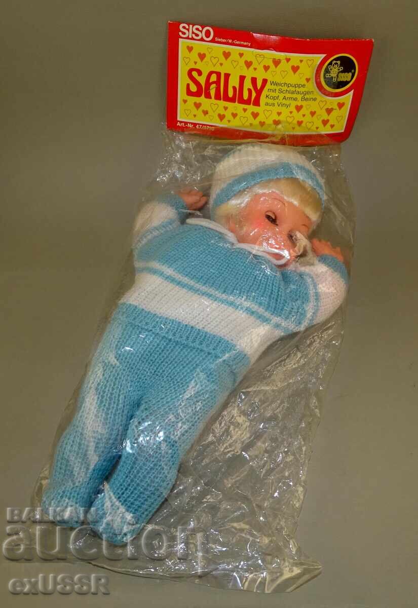 Западна Германия играчка кукла бебе запечатана