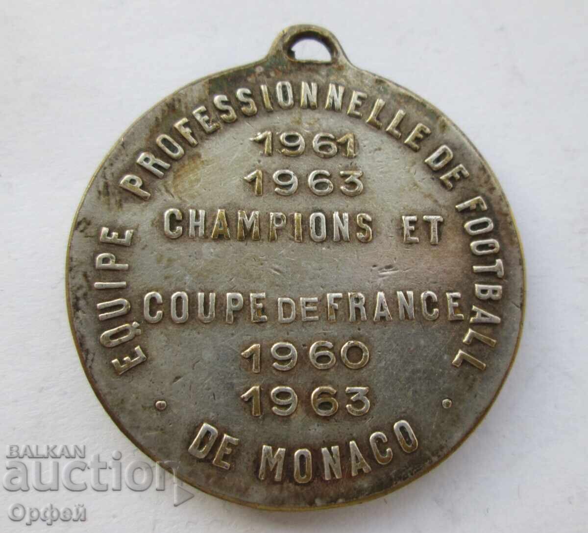 Παλαιό μετάλλιο πρωταθλήματος κυπέλλου ποδοσφαιρικής ομάδας Μονακό με τιμή € 10.00 | 19.56 BGN Παλαιό μετάλλιο πρωταθλήματος κυπέλλου ποδοσφαιρικής ομάδας Μονακό με τιμή € 10.00 | 19.56 BGN