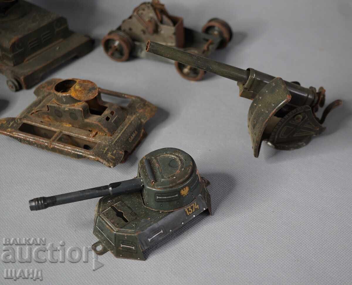 Аукцион Лот части за Стара Немска метална механична играчка танк фар