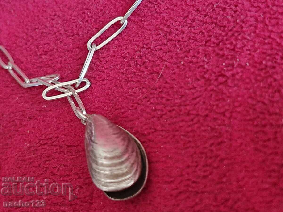 Доставка на Сребърно колие с висулка МИДА Доставка на Сребърно колие с висулка МИДА