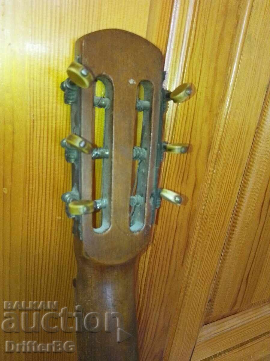 Аукцион Стара китара „Beethoven“