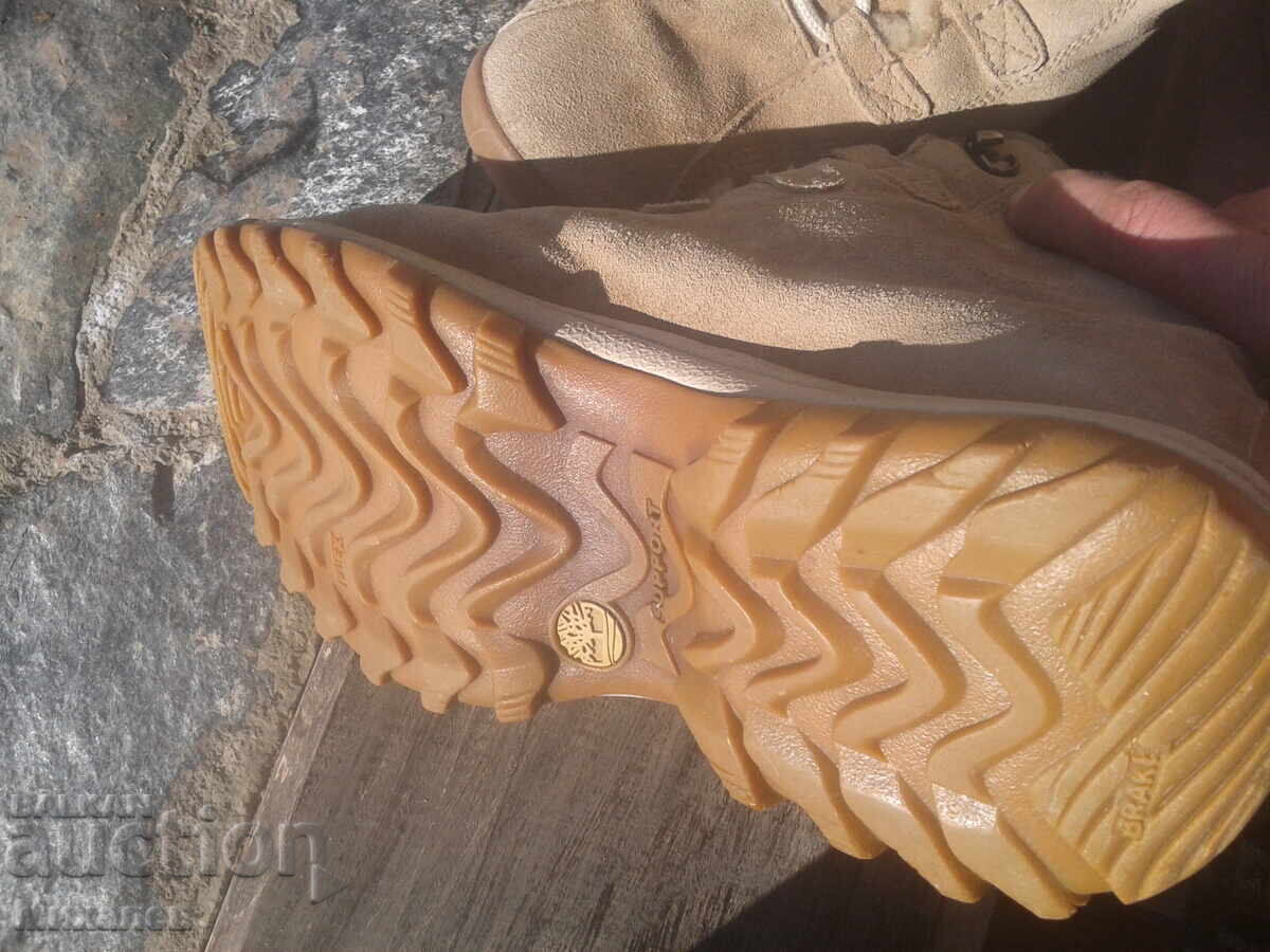 Аукцион топли зимни боти номер около 41