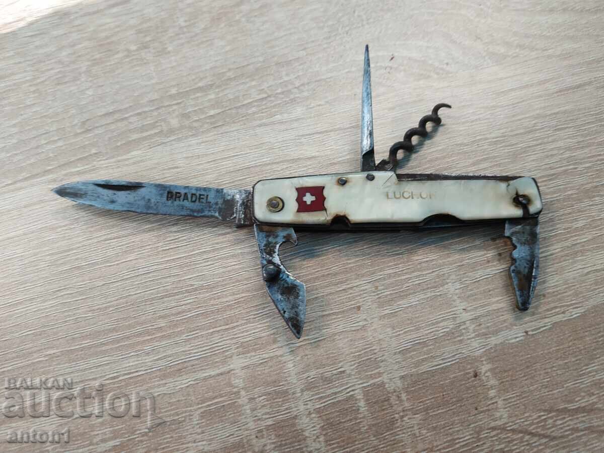 Licitație Un cuțit vechi