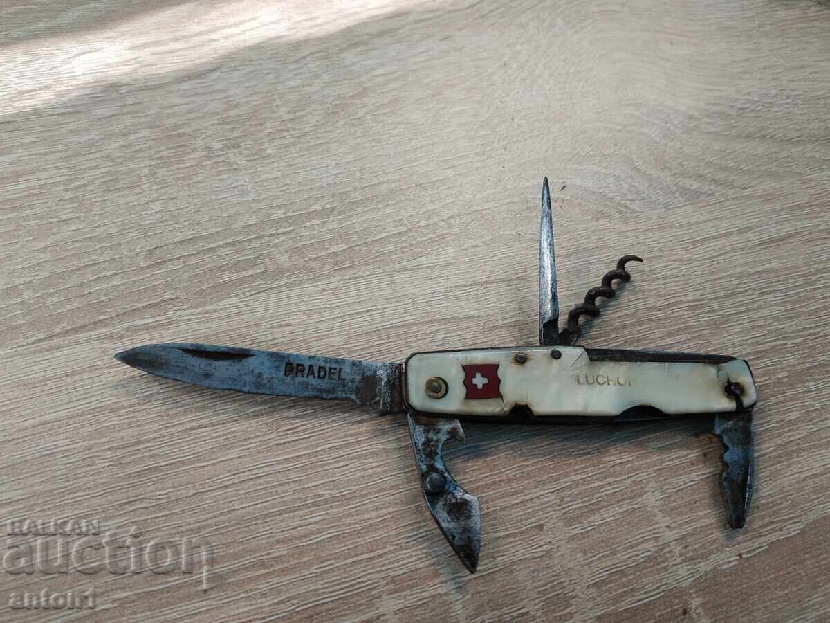 Livrarea Un cuțit vechi