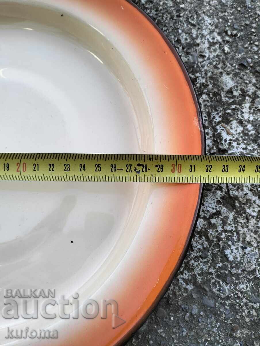 Емайлирана чиния с цена € 9.99 | 19.54 лв.