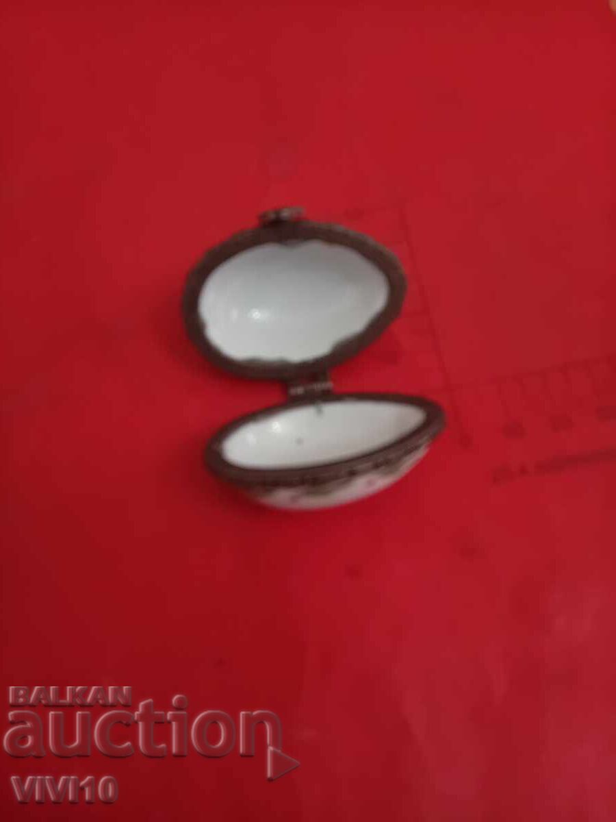 Cutie veche pentru bijuterii, marcată cu preț € 20.00 | 39.12 BGN