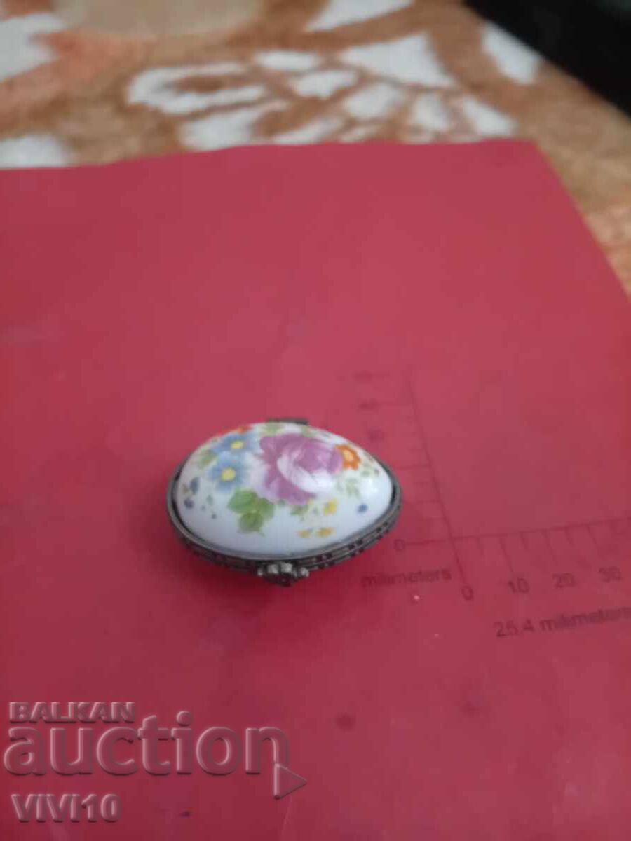 Cutie veche pentru bijuterii, marcată