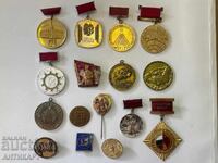 16 броя български комунистически медали и знаци