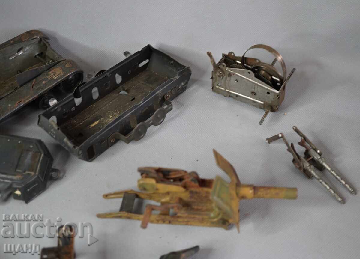 Аукцион Лот части Стара Немска метална механична играчка танк оръдие Аукцион Лот части Стара Немска метална механична играчка танк оръдие