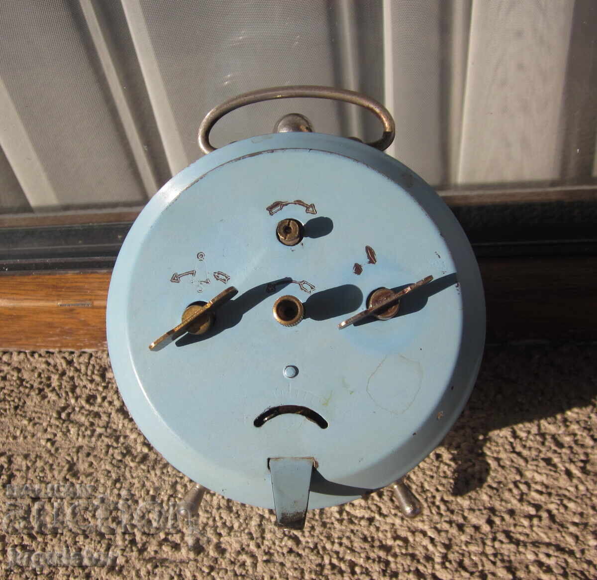 Доставка на старинен Германски настолен часовник будилник peter