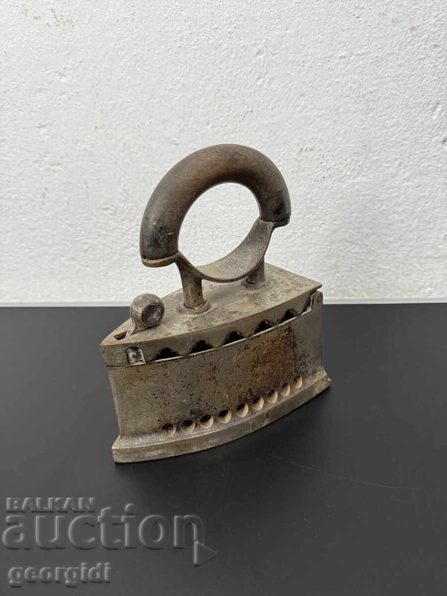 Fier de călcat din fontă pe jar / cărbuni. №7820 Fier de călcat din fontă pe jar / cărbuni. №7820