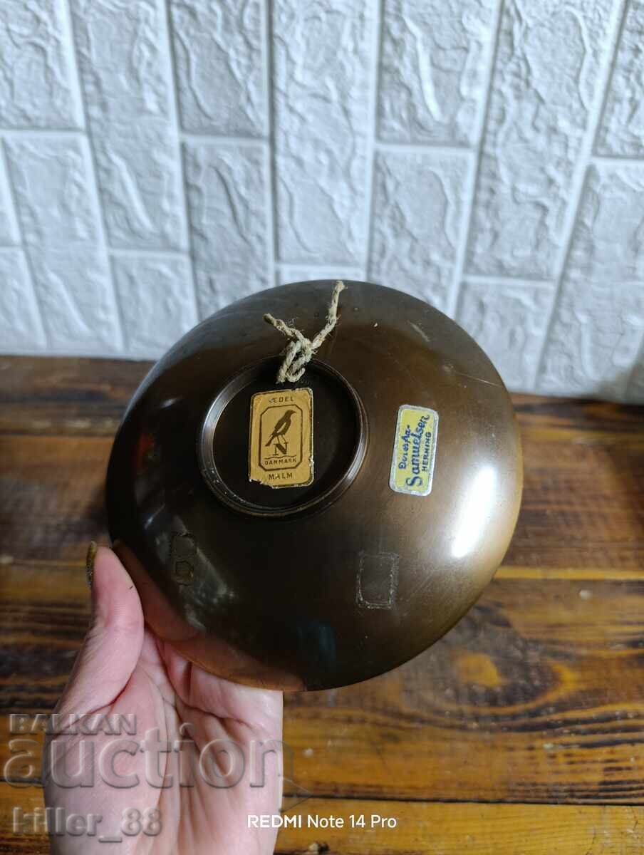 Декоративна бронзова чиния с църковен мотив с цена € 20.00 | 39.12 лв.