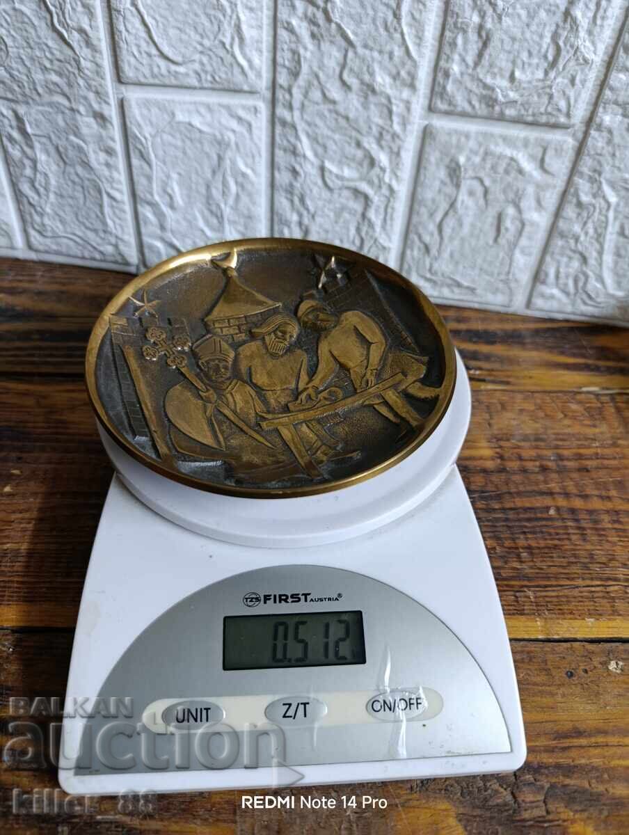 Доставка на Декоративна бронзова чиния с църковен мотив